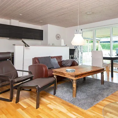 6 Person Holiday In